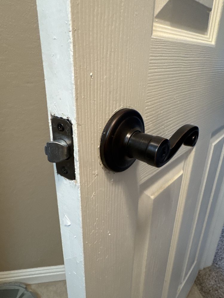 Door knob repair Long Beach CA — Belmont Locksmith