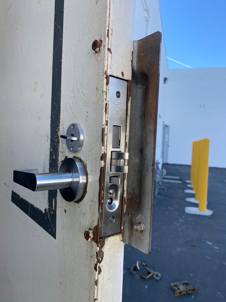 Auto lockout service Long Beach CA — Belmont Locksmith